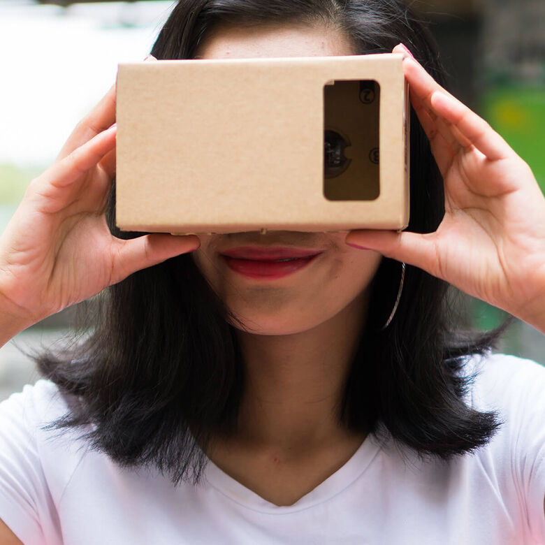 Frau CARAT view cardboard augmented Reality